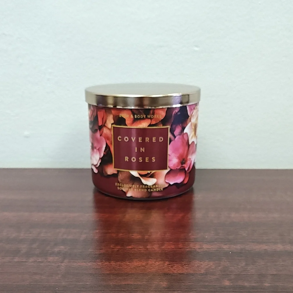 Bath & Body Works COVERED IN ROSES 3-Wick Candle - Picture 1 of 3